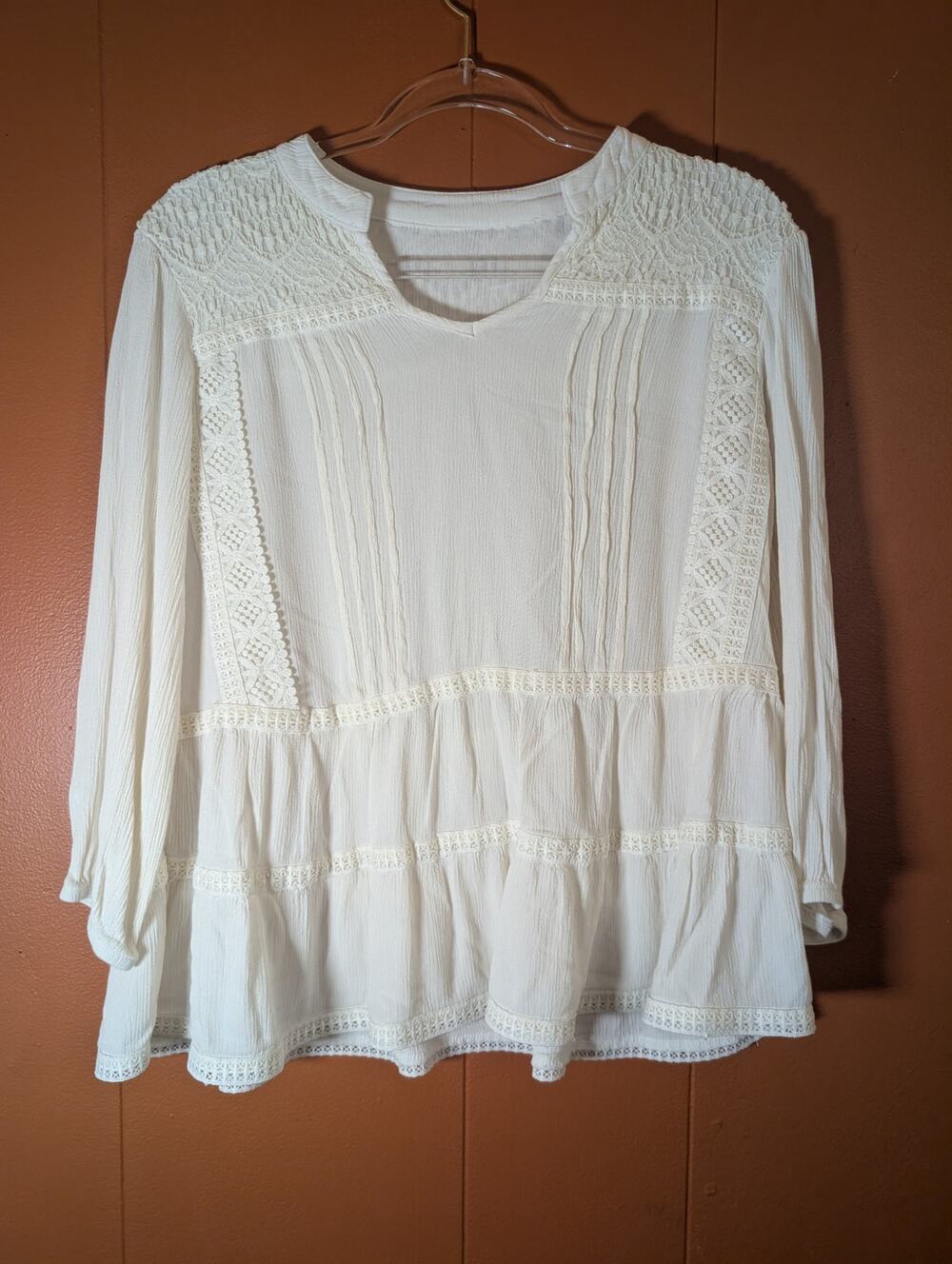 BOHO Cloth & Portrait Off White Lace Crochet Tiered Women’s Medium Vneck Blouse
